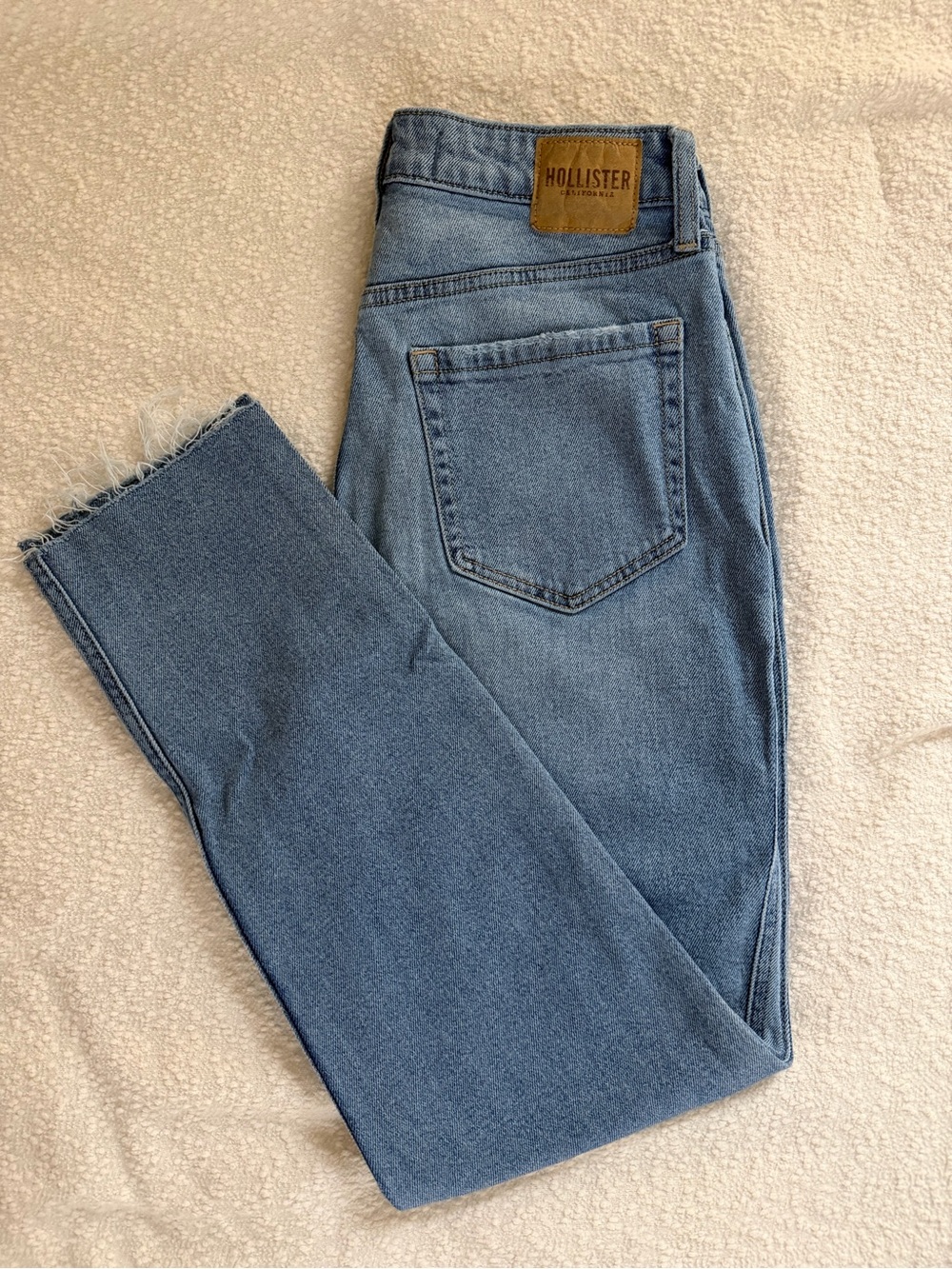 Hollister Women's Light Blue High-Rise Mom Jeans